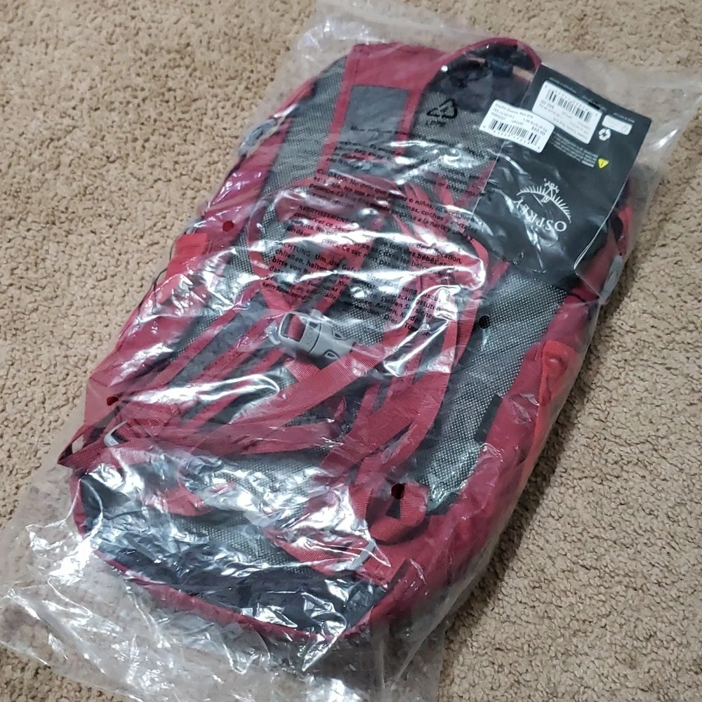 Osprey Cosmic Red Daylite Backpack 13 L NEW NWT $60 - Picture 9 of 9